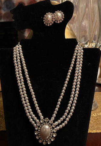 “LADY OF PEARLS “, WHITE
