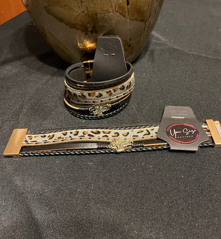 “LEATHER BAND BRACELETS “. GREY