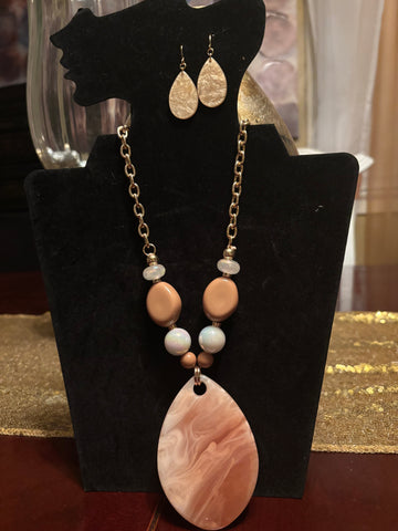 “BOLD MEDALLION ”, NECKLACE SET