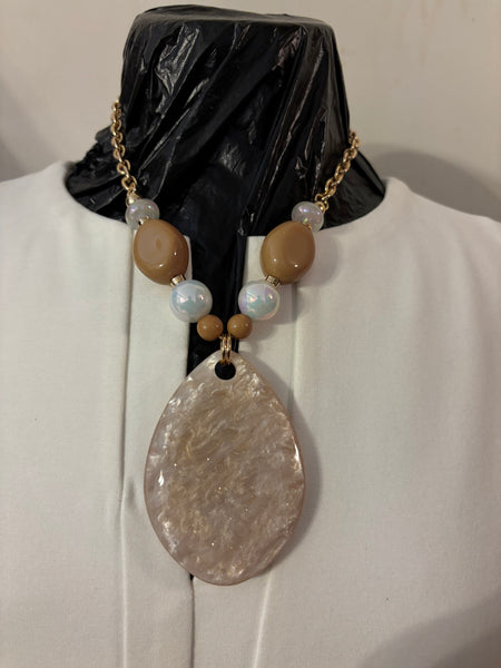 “BOLD MEDALLION ”, NECKLACE SET